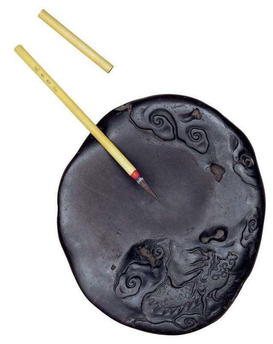 ▲万年青笔 清 故宫博物院藏,乾隆皇帝的新年怎么过？吃喝唱写！,新年,乾隆皇帝,饺子,乾隆,皇帝,明窗,故宫博物院,长调,家宴,烛台
