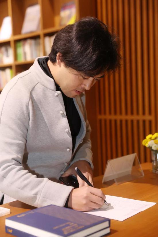 新浪收藏频道主编 史建东