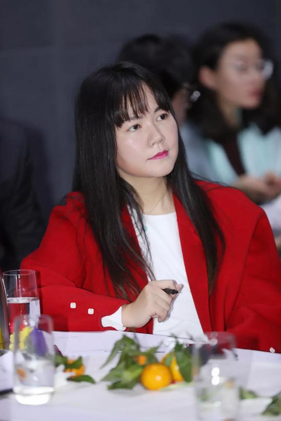 《罗博报告》资深艺术、人物编辑 石薇薇