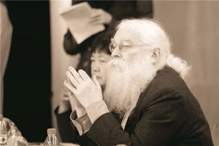 （受访嘉宾：欧文·芬克尔，1976年进入大英博物馆工作，现任大英博物馆副馆长、中东部助理部长，是英国著名文献学家、亚述学家、楔形文字研究学者。）