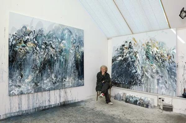 玛吉·汉布林（Maggi Hambling）在工作室