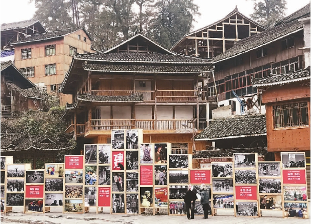  展览现场 那日松 摄