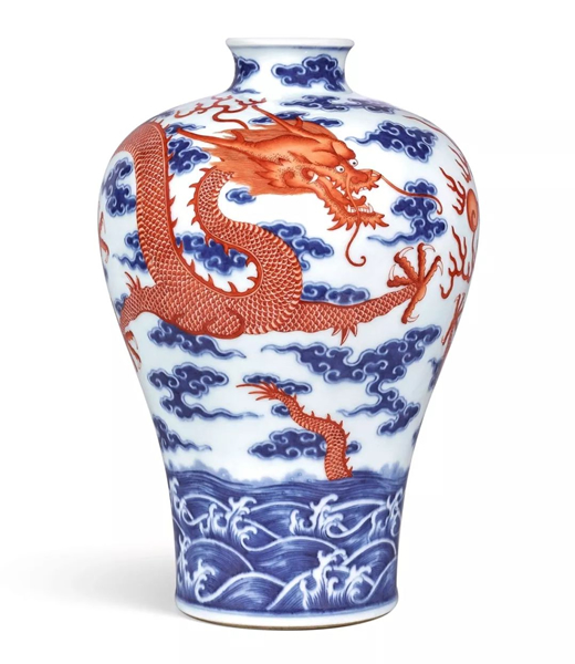 清乾隆青花矾红苍龙教子祥云海水纹梅瓶《大清乾隆年制》款