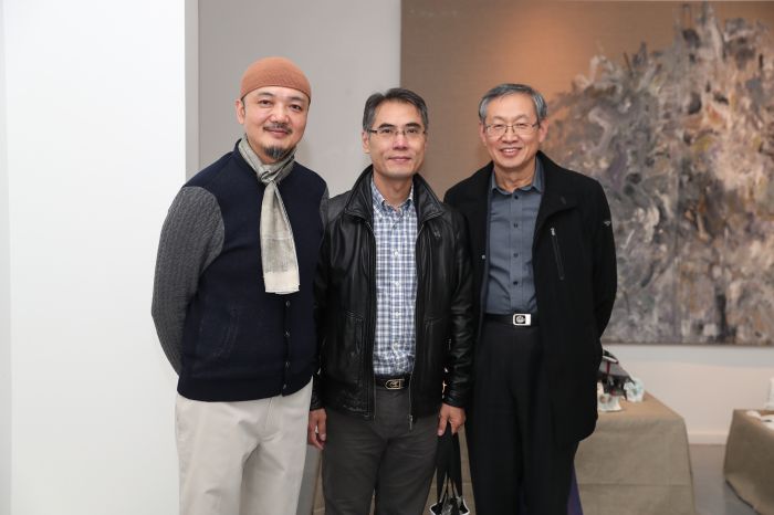 艺术家白明与巴黎中国文化中心主任严振全（中），巴黎中国文化中心孔子学院院长朱明（右）