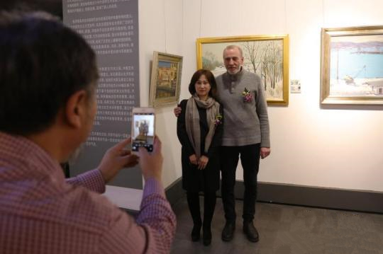 此次中俄艺术家携手举办油画作品展更具特殊意义。