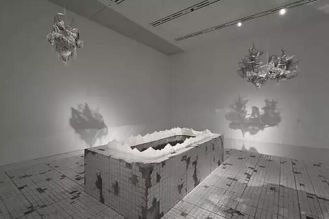 李昢，From Me, Belongs to You Only展览现场，2012年，东京森美术馆。图片由李昢工作室及立木画廊（香港、纽约及首尔）提供。