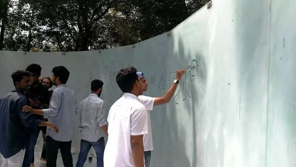 中国艺术家宋冬作品《水庙》