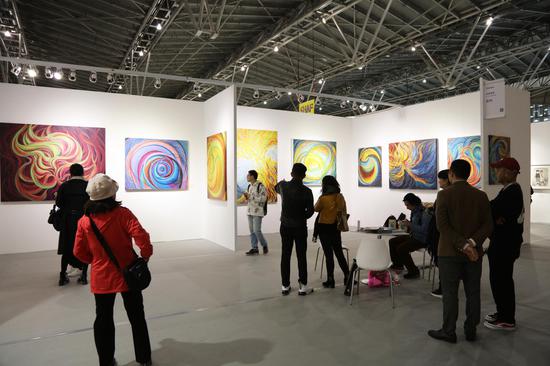第22届上海艺博会王冰个展“凤凰涅槃”现场