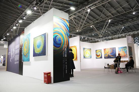 第22届上海艺博会王冰个展“凤凰涅槃”现场