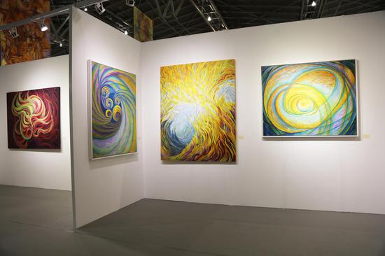 第22届上海艺博会王冰个展“凤凰涅槃”现场