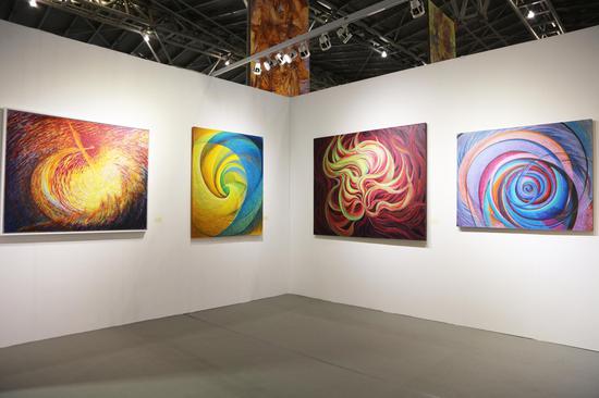 第22届上海艺博会王冰个展“凤凰涅槃”现场