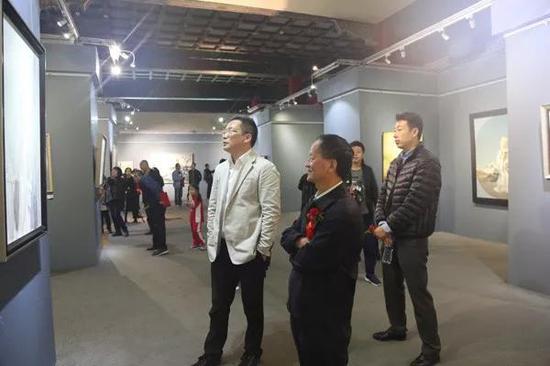 “蕴藉悠然——吴悠油画作品展”在恭王府开幕