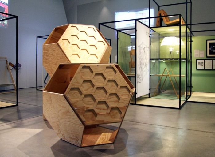 第三个展示空间展示了帕帕奈克本人、他的学生以及其他合作者的一系列设计作品