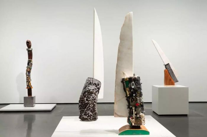 ▲ 杰克·惠滕「奥德赛：杰克·惠滕的雕塑，1965 – 2017」（Odyssey: Jack Whitten Sculpture, 1965 – 2017）展览现场图。摄影：Mitro Hood