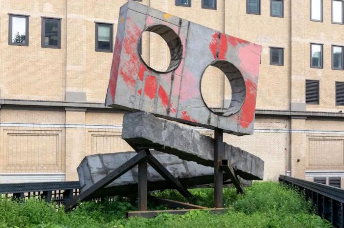 ▲ 菲莉达·巴洛：「道具」（Phyllida Barlow.Prop）展览现场图。摄影：Timothy Schenck