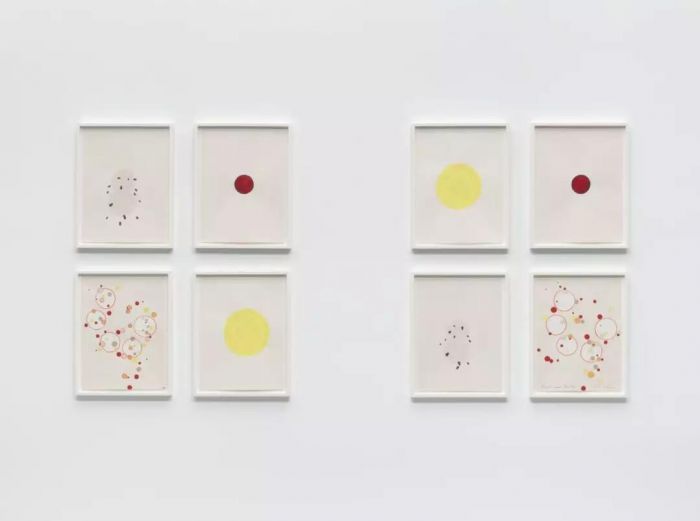 ▲罗妮·霍恩，《弗里克和弗拉克斯》（Frick and Fracks），2017-2018，水粉 和/或 水彩 纸上，8部分，每部分 38.1 x 28.3 厘米。©?罗妮·霍恩，图片：艺术家、豪瑟沃斯