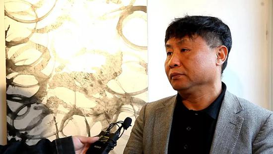 著名美术评论家 郑岗