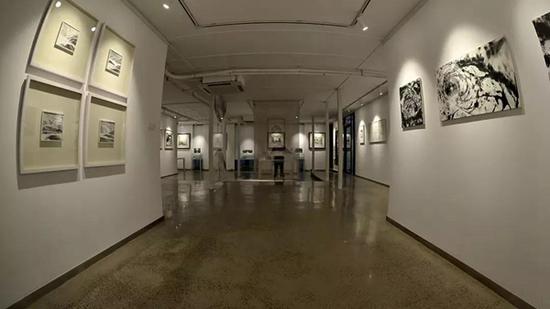 “墨·漠”王瑞青艺术作品展济南热展中