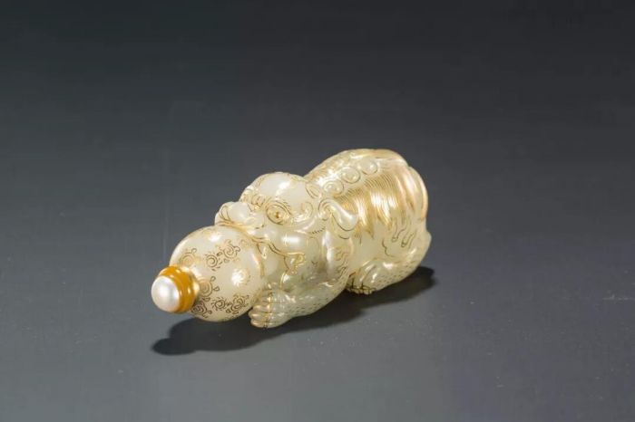 金狮戏珠 鼻烟壶