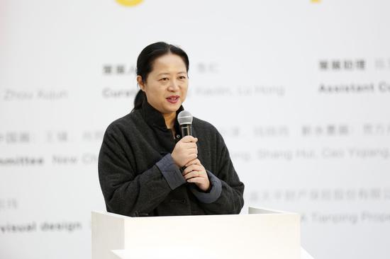 艺术家代表靳卫红开幕式致辞