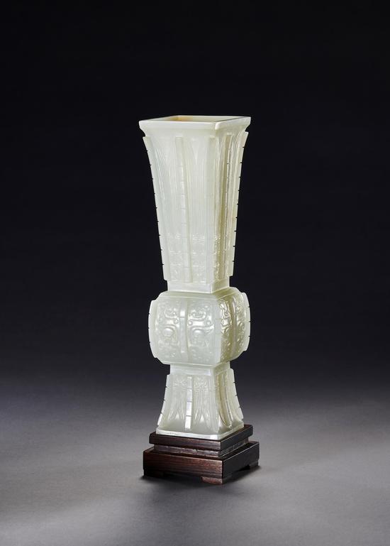 清乾隆 白玉仿古饕餮纹出戟方觚 H19.5cm 来源：英国泽西岛伯爵旧藏；伦敦苏富比《泽西岛伯爵伉俪玉器典藏》专场