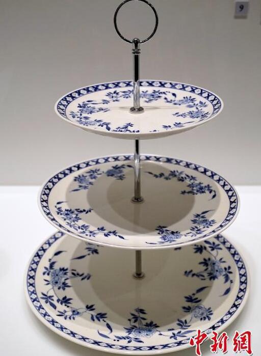香港展出本地彩瓷精品 中西合璧流金溢彩