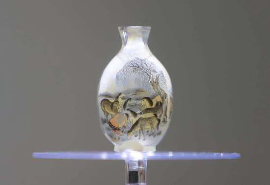 去琉璃厂看鼻烟壶 百余件清末民国内画鼻烟壶展出