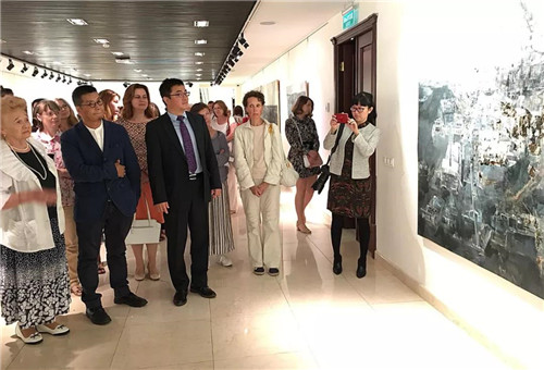 “中俄地方合作交流年——广东画家罗灵、罗奇走进俄罗斯油画作品展”在莫斯科开幕