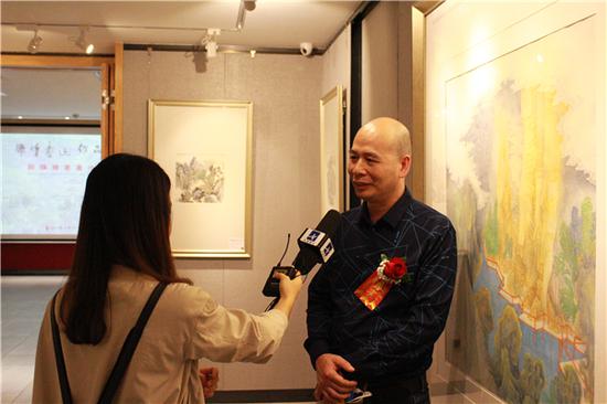 展览画家 郑辉煌先生接受央视书画频道采访