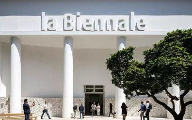 2017年威尼斯双年展入口。图片：by La Biennale di Venezia, via Instagram
