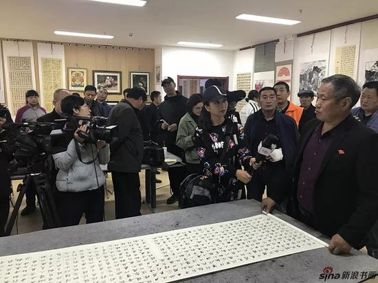 岩雅泉|身残志坚！他通过一双假肢支撑着身体