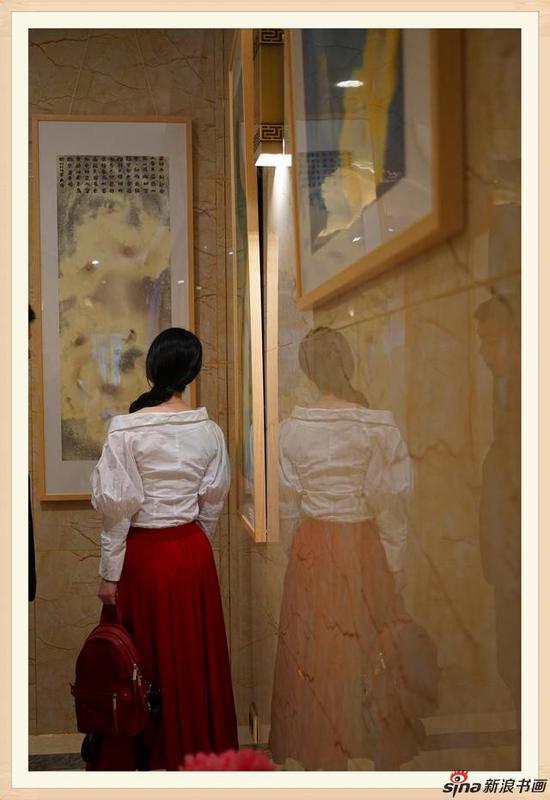 “葵花向阳-中国文化走进俄罗斯”贾大年画展举办