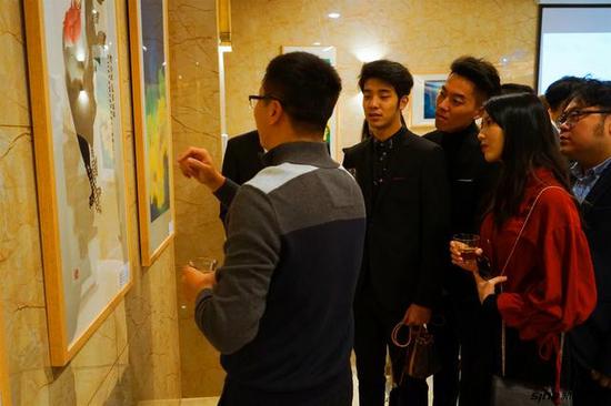 “葵花向阳-中国文化走进俄罗斯”贾大年画展举办