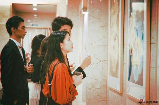 “葵花向阳-中国文化走进俄罗斯”贾大年画展举办