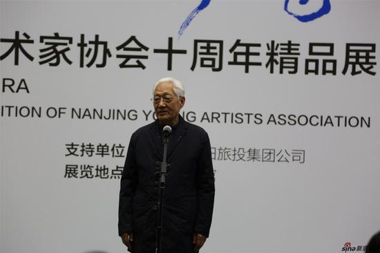 方祖岐上将宣布展览开幕