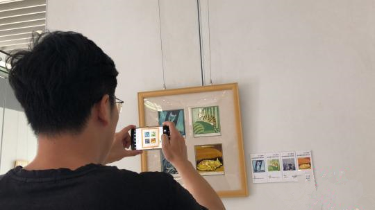 海口首届藏书票暨小版画作品展吸引市民关注