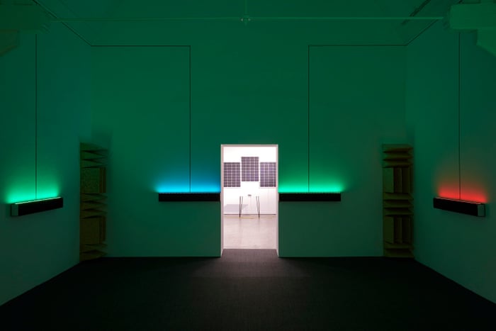 装置作品（Taka Tak，2008），哈伦·米尔扎。图片来源：Courtesy British Council Collection, Lisson Gallery and hrm199