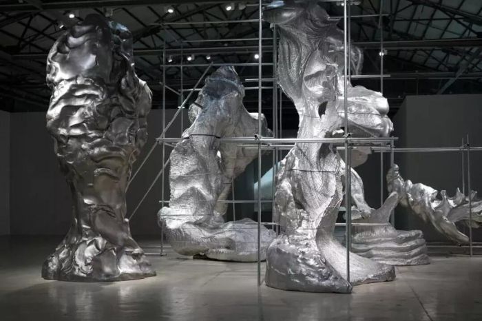 “体系：隋建国 2008－2018”已于1月19日开幕，在OCAT深圳馆A、B展厅中展出