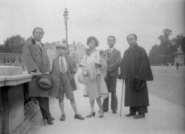 刘海粟全家与陈人浩、王济远在欧洲旅途中的合影，1929—1931 ©新加坡刘抗家庭