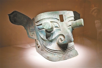 青铜巨像 三星堆遗址出土