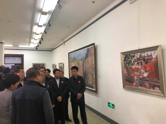 25日，“天下黄河”系列之“鱼跃龙门?华耀河津——百位油画名家黄河行作品展”在山西美术馆开展，此次展览展出了100余名国内著名油画家在地处黄河与汾河交汇处的河津市写生创作的100幅作品，展现黄河之美。