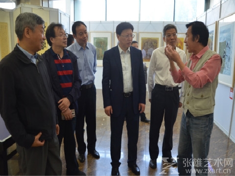 挥毫泼墨喜迎首届中国农民丰收节 ——首届农民村寨“画丰收写丰收展丰收”艺术活动首站走进北大荒