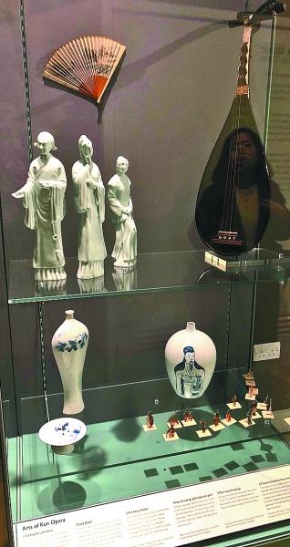 展出的昆曲乐器及物品。
