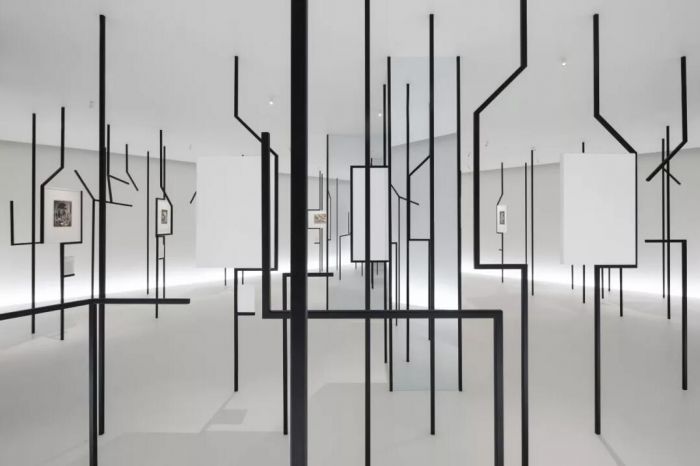 nendo设计的“透视”展览空间。