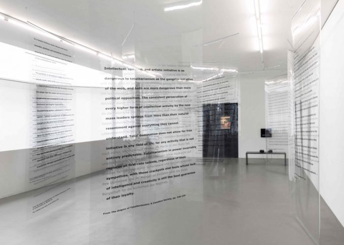 玛莎?萝斯勒，《读汉娜?阿伦特》，2006