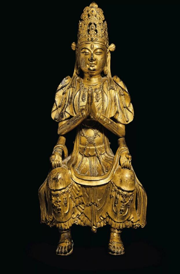 大理国 十一至十二世纪 鎏金铜观音菩萨坐像，高38 cm.。估价：4,000,000-6,000,000美元。此拍品于2019年3月20日佳士得纽约“髹金饰玉 — 欧云伉俪珍藏晚间拍卖”中呈献