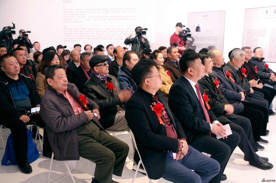 以“马”追梦天下：雷晓宁画展全球巡展北京启动