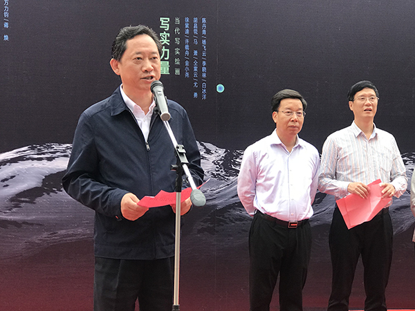 漳州市委常委宣传部长刘伟泽在开幕式上致辞