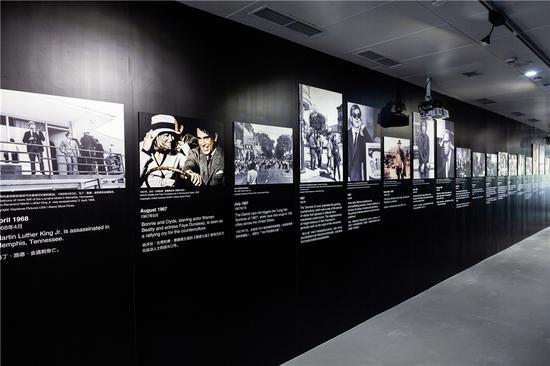 罗素·杨亮相“造星时代”波普艺术大展现场
