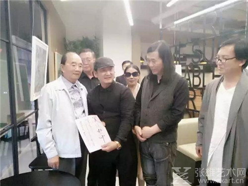 回顾：原文化部常务副部长高占祥亲临国家艺术人才库参观著名艺术家王华明个人展并签名留念